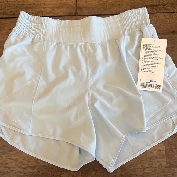 lululemon athletica Pants - NWT Lululemon Hotty Hot Shorts 4”